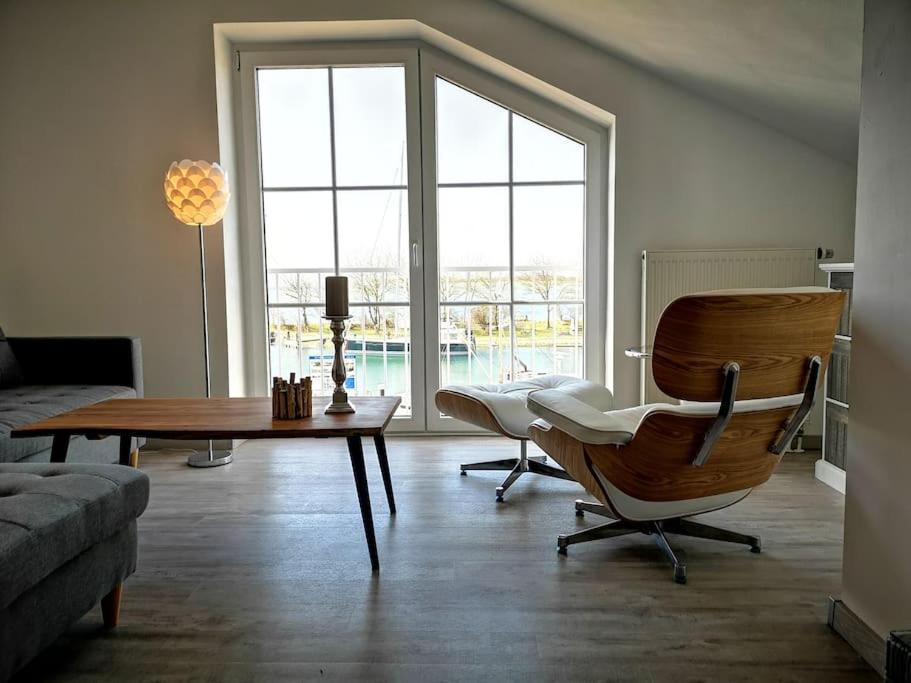 Surforama De Feine Stuuv In Orth Mit Meerblick Fehmarn Exterior photo