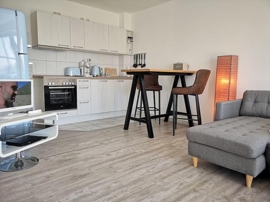 Surforama De Feine Stuuv In Orth Mit Meerblick Fehmarn Exterior photo